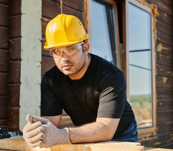 Generalunternehmen mit umfassendem Know-how Junges Unternehmen mit umfangreichem Fachwissen